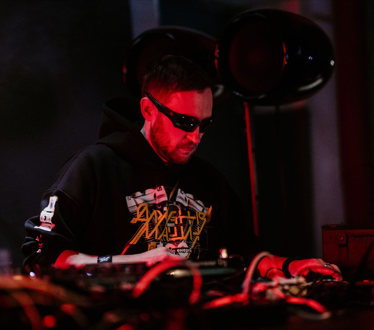 GVL focused on analog hardware during live performance